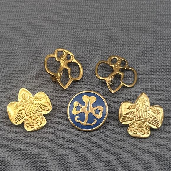 VTG Girl Scout Pin Lot Gold Tone & Enamel Badges Trefoil Emblem Uniform Insignia - Picture 14 of 15